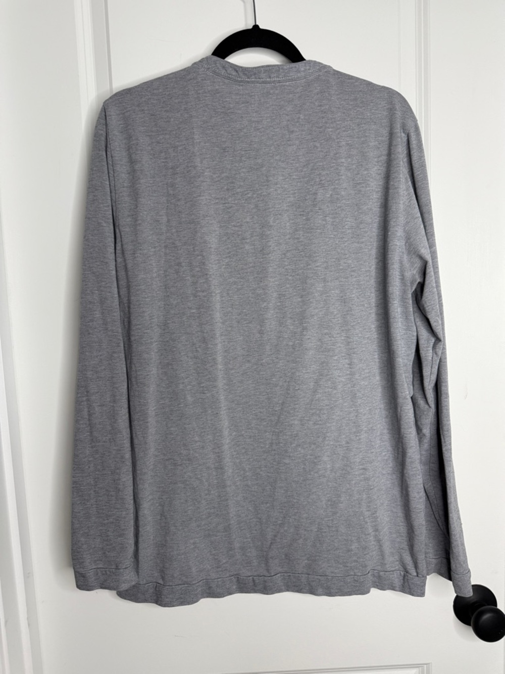 NWOT RHONE Men’s Light Heather Gray Long Sleeve Notch Neck Tee - Picture 4 of 4